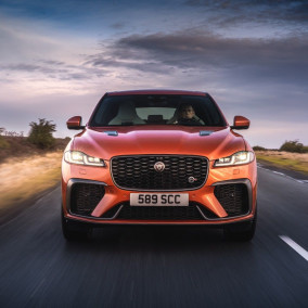 ジャガー 高級スポーツカー サルーン Suv Jaguar Japan